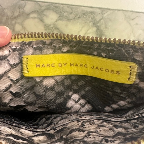 Marc by Marc Jacobs acid lemon bag. - Picture 4 of 9
